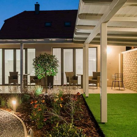 Villa Strokay - Few Minutes Walk From Lake Balaton 케츨리 외부 사진